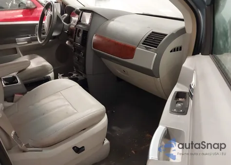 2008 Chrysler Town & Country Touring из США, поврежденный, VIN 2A8HR54P38R614967